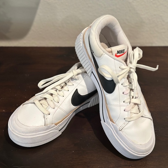 WOMEN'S NIKE COURT LEGACY LIFT PLATFORM SNEAKERS- Size 8.5 - Picture 1 of 5
